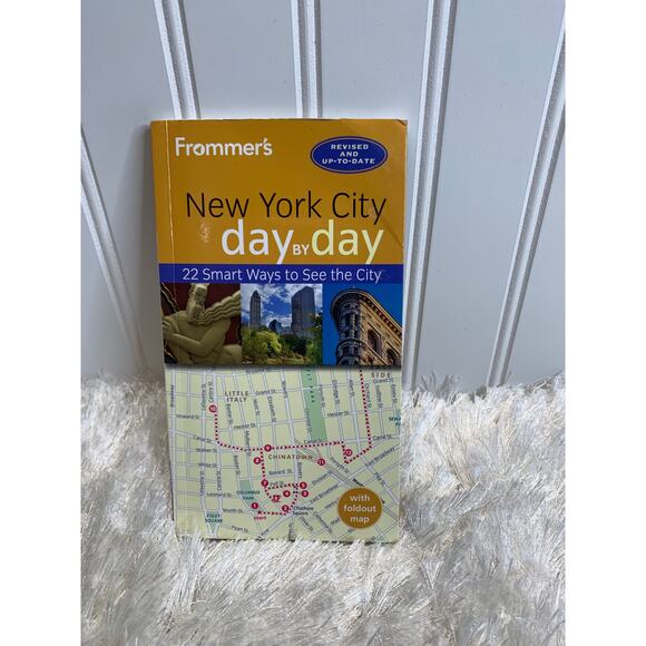 Frommer's New York City Day by Day Guide Book  2014 - Picture 1 of 7
